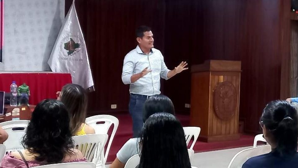 Asesoría de GESTA a un equipo institucional en auditorio