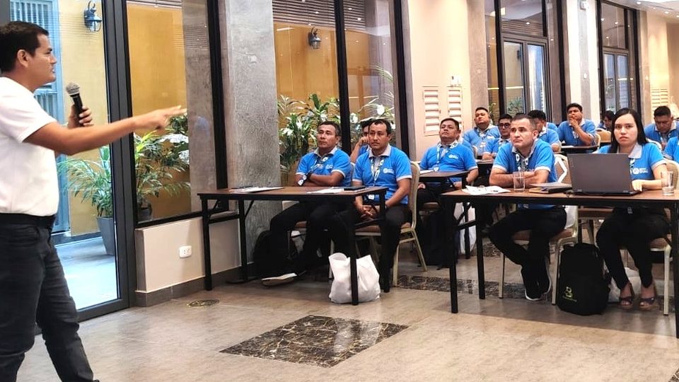Consultoría comercial de GESTA con el equipo de una empresa
