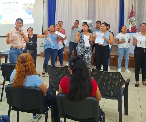 Dinámica grupal en una capacitación de la DIRESA