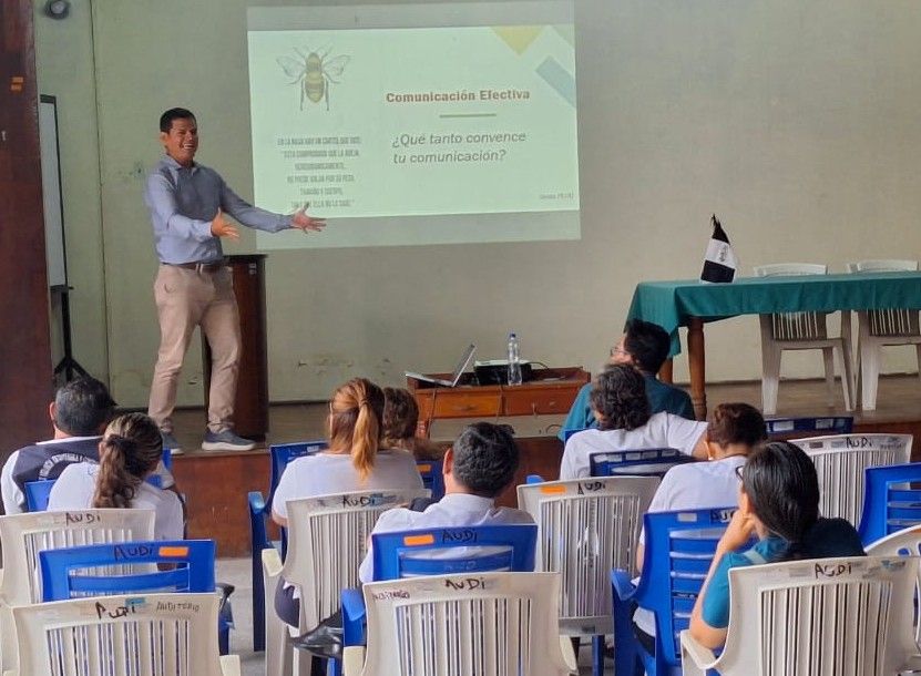 Taller de comunicación efectiva en la GERESA