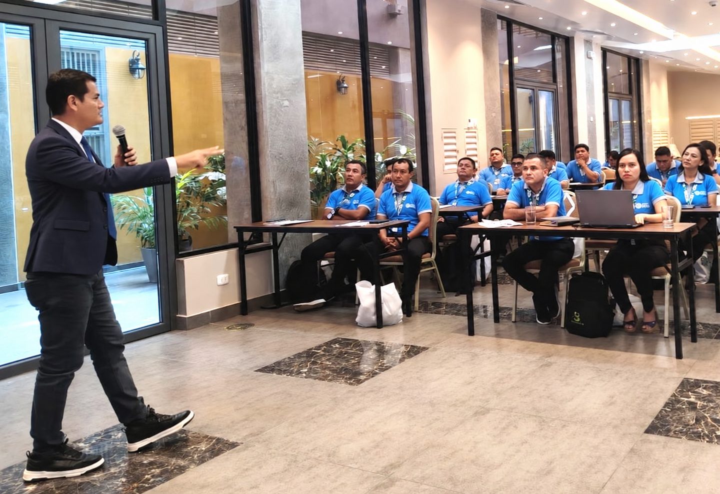 Expositor de GESTA en una capacitación empresarial